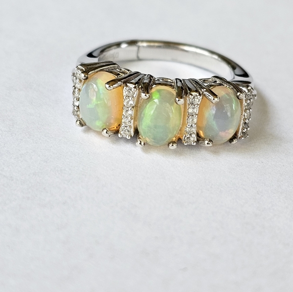 Genuine Welo Opals and Diamond Ring in Platinum over Sterling Silver Sz 6! - Picture 3 of 12